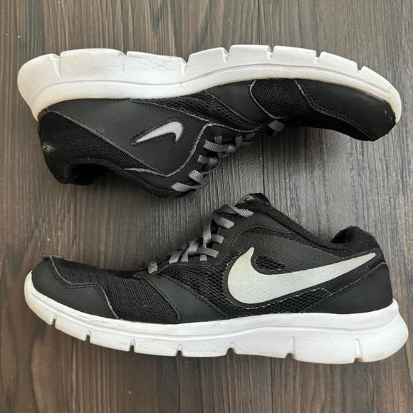 Nike Shoes - Nike Flex Experience Running/Training Sneakers Size 5Y/6.5W